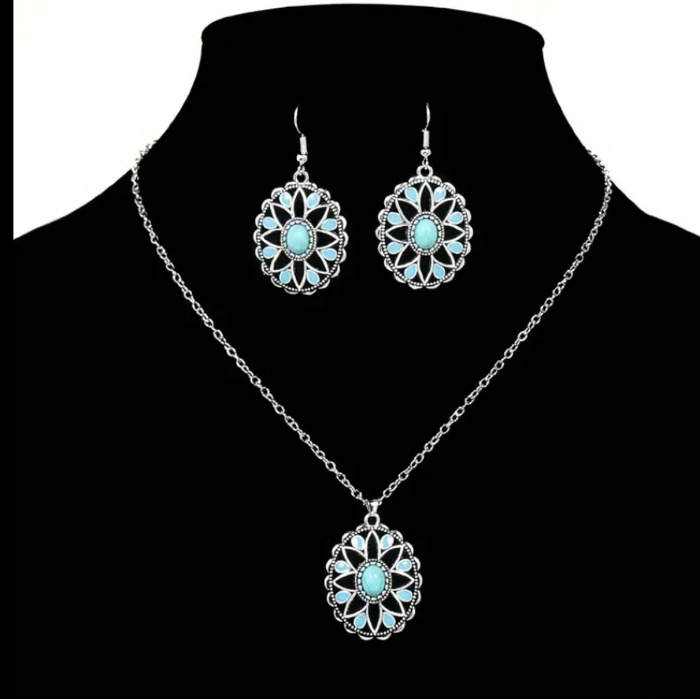 NEW! Vintage Style Oval Blue/Silver Necklace Earring Set.